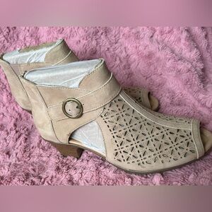 Earth Kelsey Dark Blush Suede Leather Peep Toe Ankle Boot Bootie Size 8 D (wide)